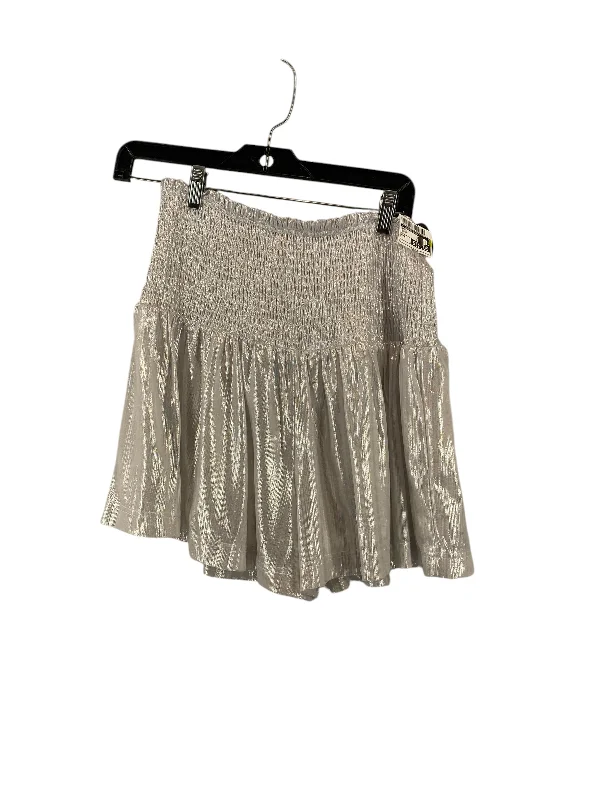 Stylish Shorts-Shorts By Clothes Mentor In Silver, Size: M